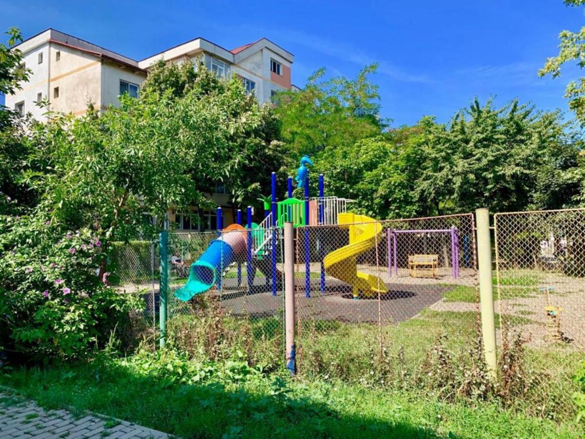 Emma Accommodation - Clean And Comfortable Apartment Iasi Exterior foto